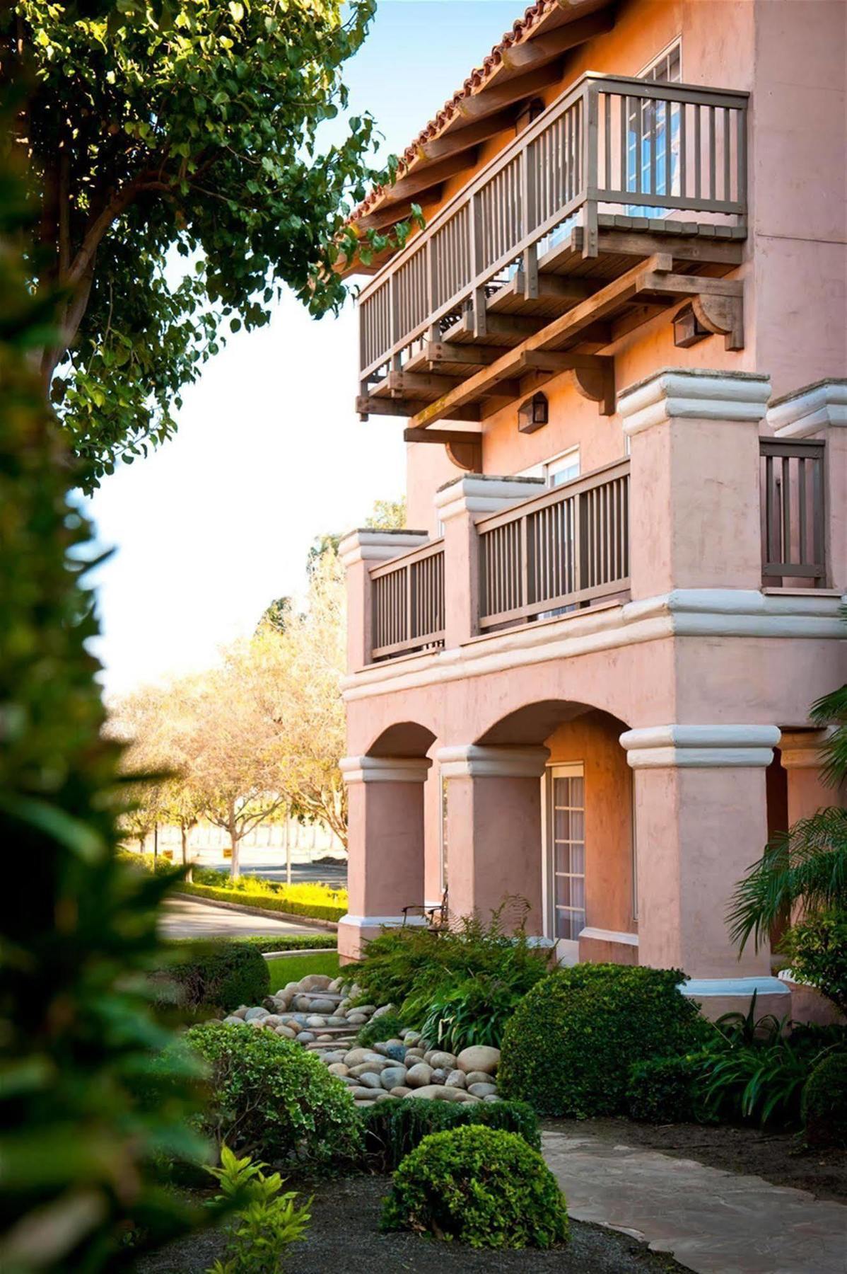 Harris Ranch Inn And Restaurant Huron Экстерьер фото