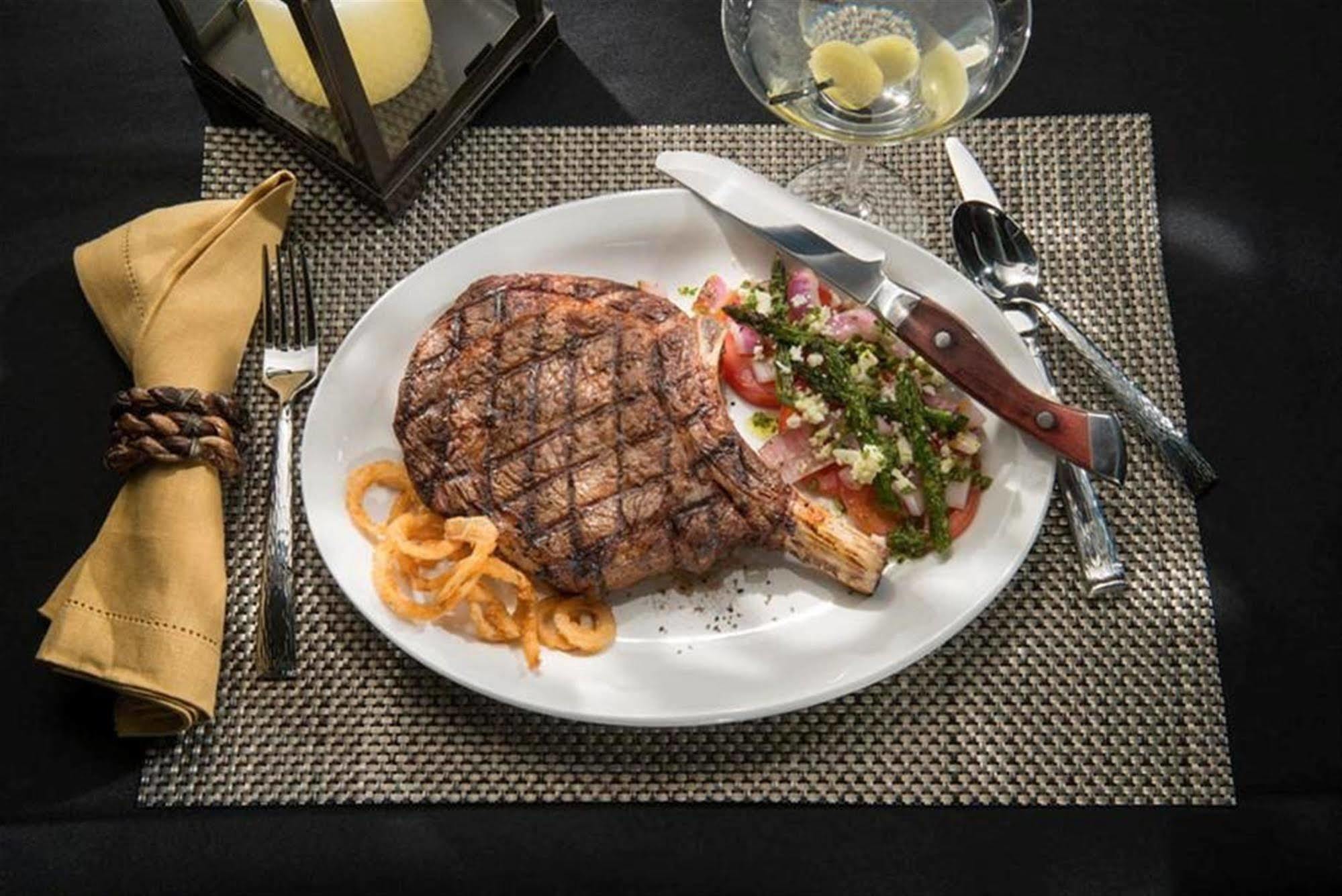 Harris Ranch Inn And Restaurant Huron Экстерьер фото