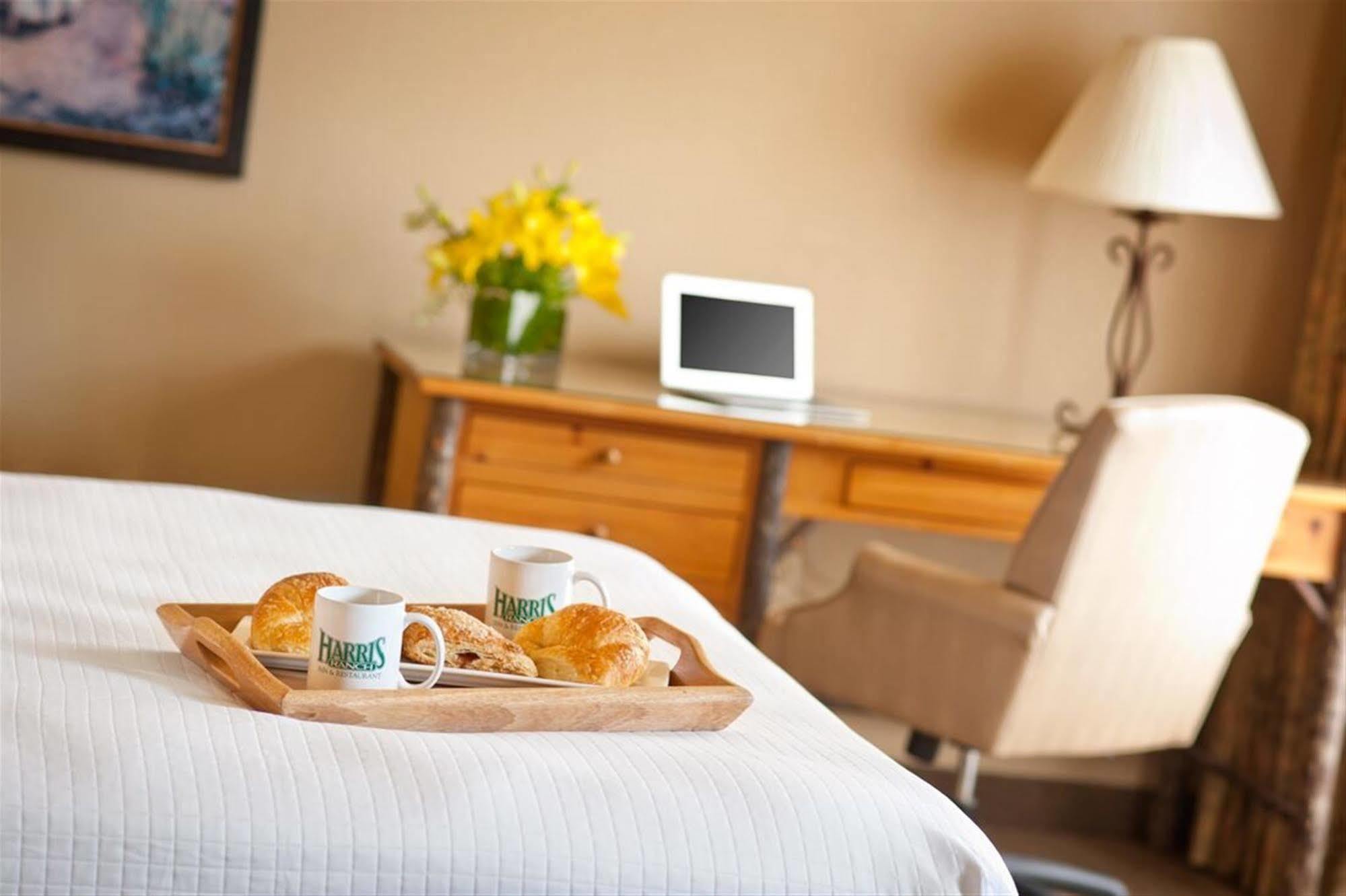 Harris Ranch Inn And Restaurant Huron Экстерьер фото