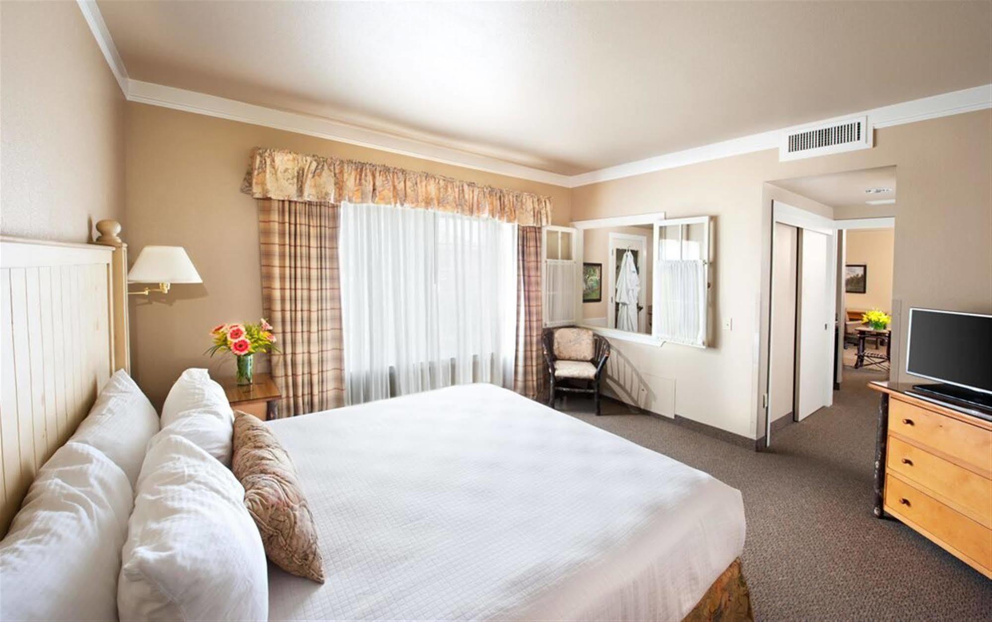 Harris Ranch Inn And Restaurant Huron Экстерьер фото