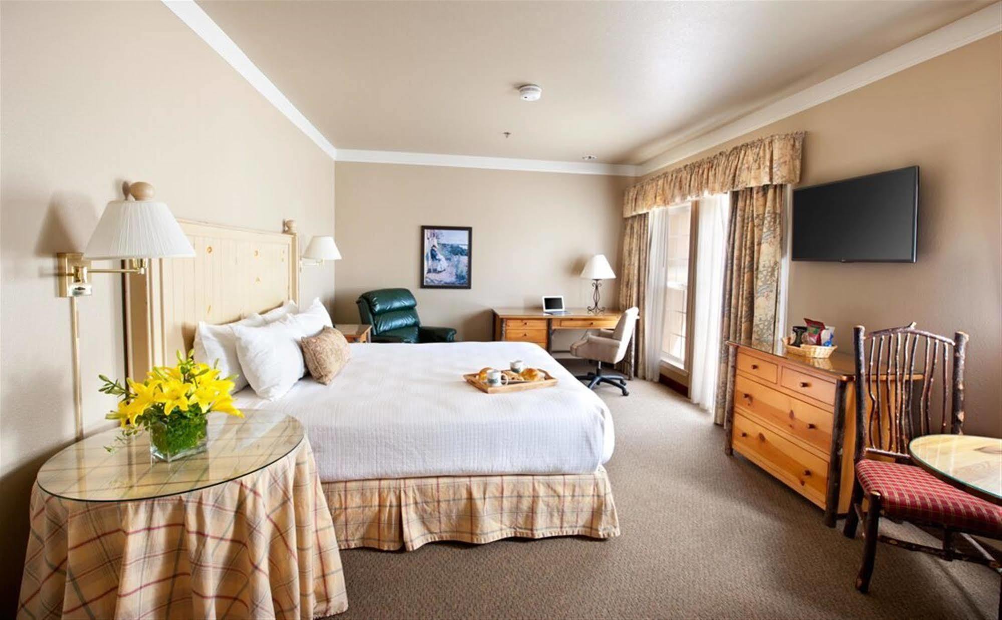 Harris Ranch Inn And Restaurant Huron Экстерьер фото
