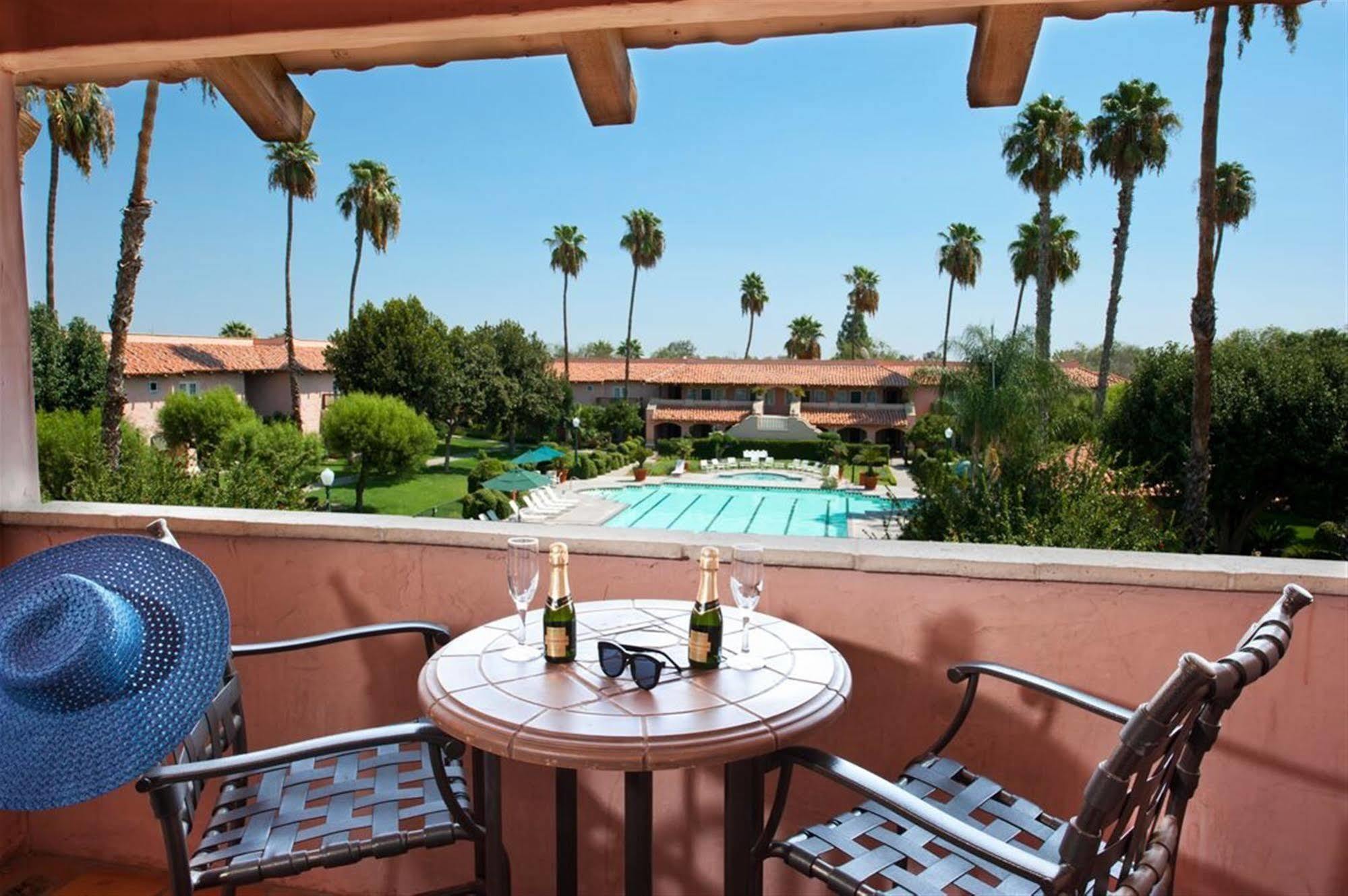 Harris Ranch Inn And Restaurant Huron Экстерьер фото