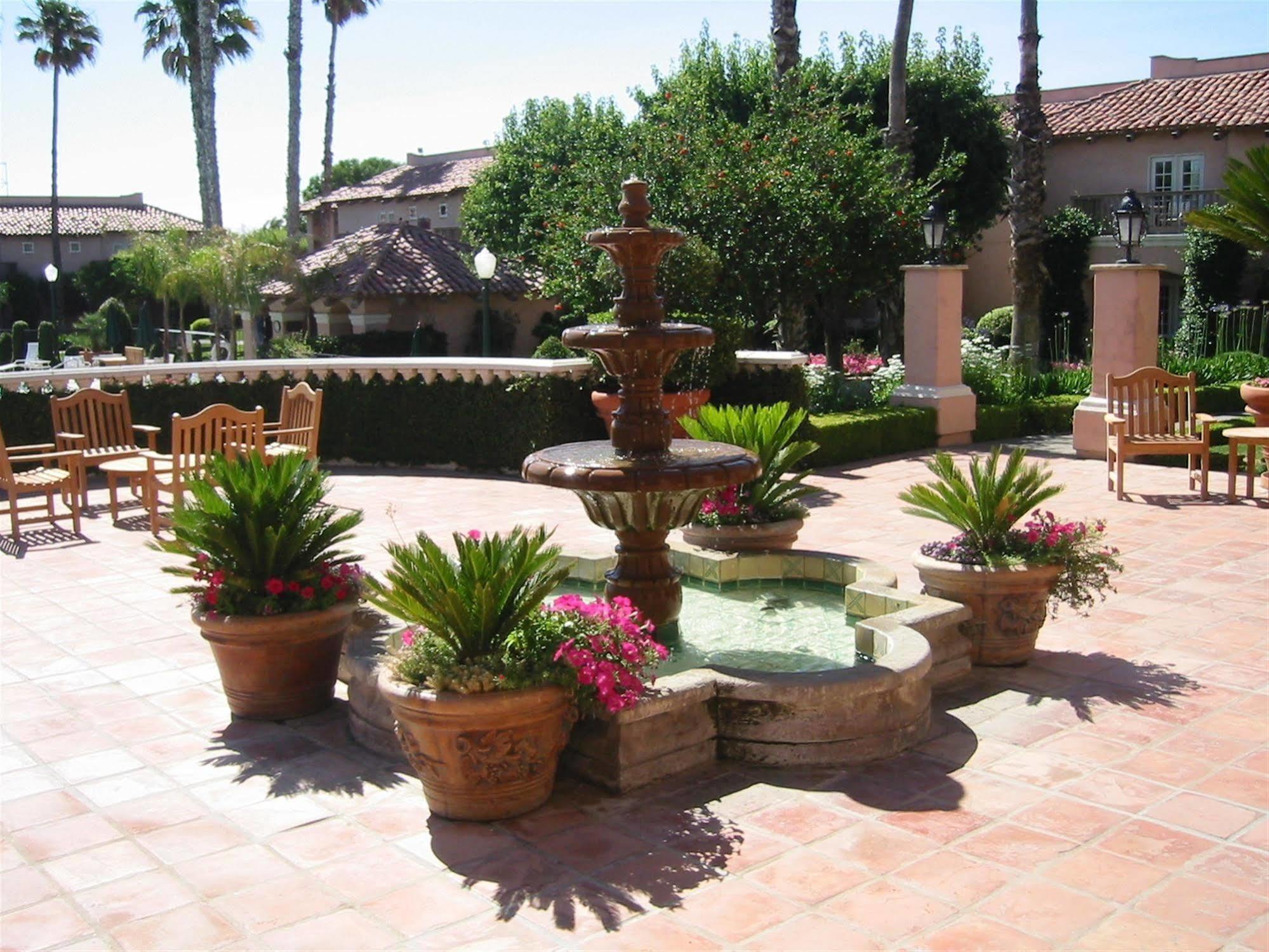 Harris Ranch Inn And Restaurant Huron Экстерьер фото